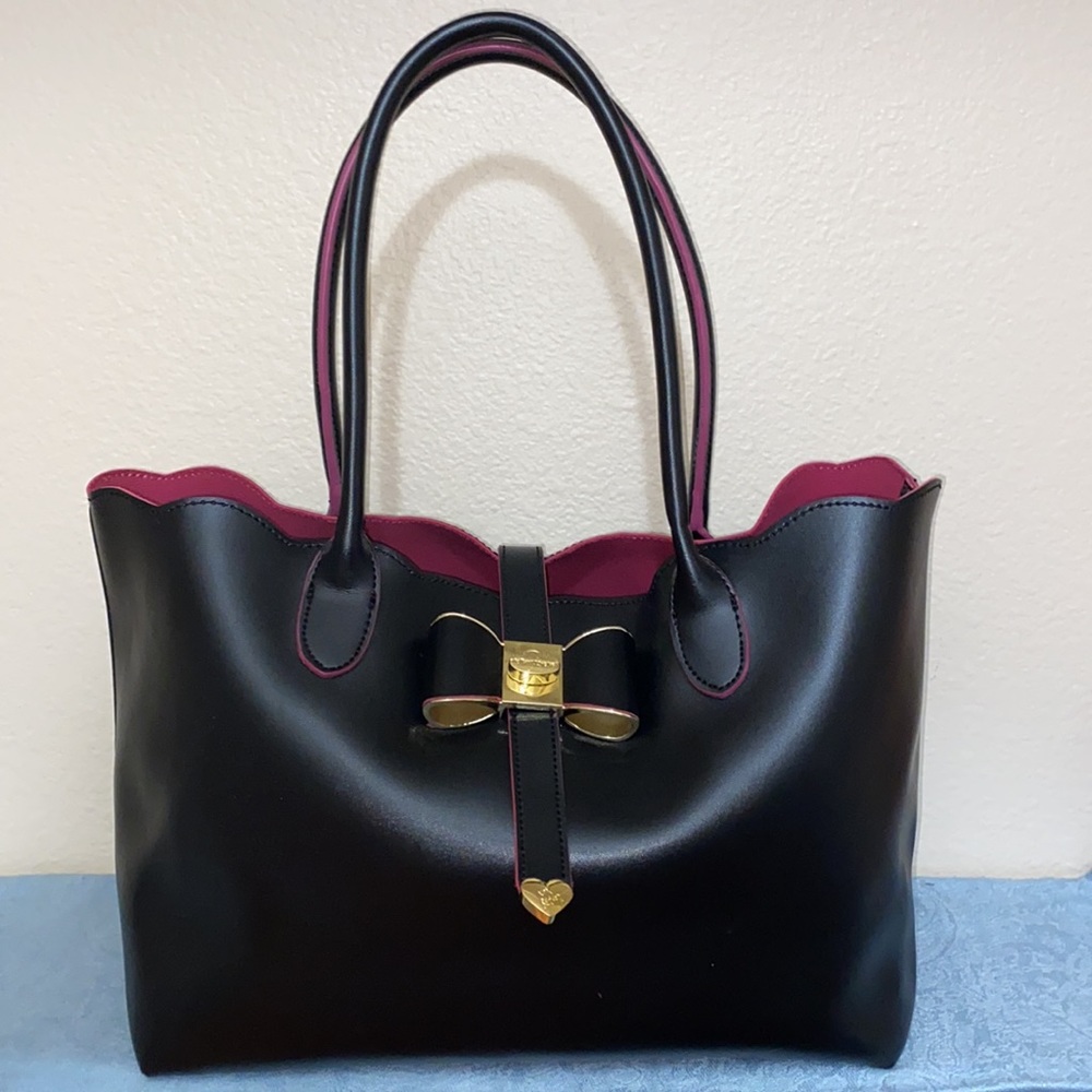 BETSEY JOHNSON tote - black & white w/a touch of punk - magnetic heart c…